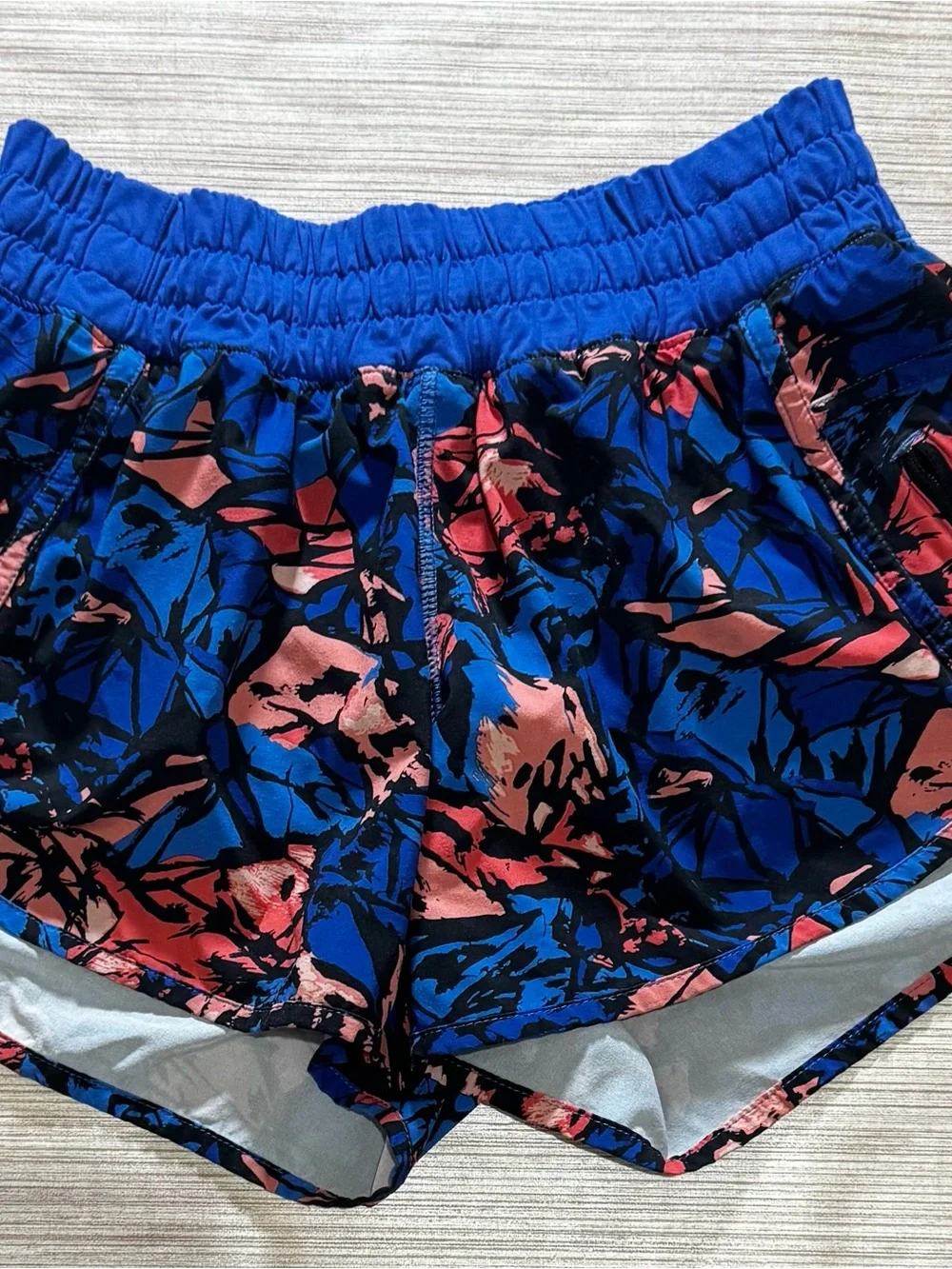 Lululemon Hotty hot shorts size 6